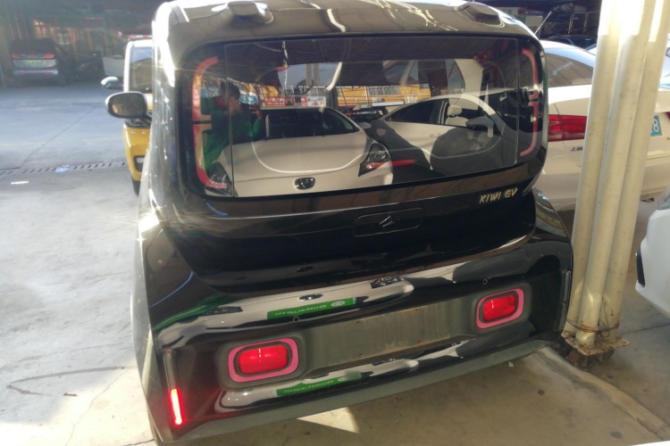 宝骏KiWi EV 2022款 设计师轻享版 磷酸铁锂车身外观6