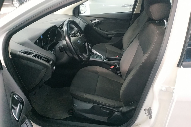 福特 福克斯 2018款 两厢经典 1.6L 自动舒适型智行版中控内饰19