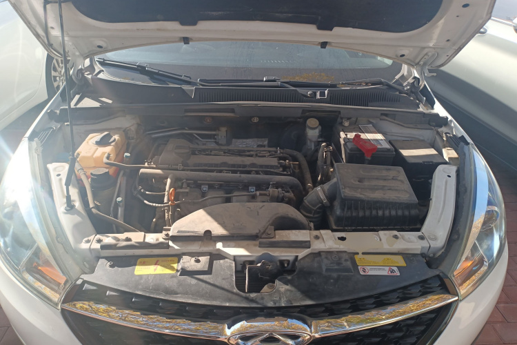 奇瑞 艾瑞泽5 2016款 1.5L CVT领潮版机舱底盘24