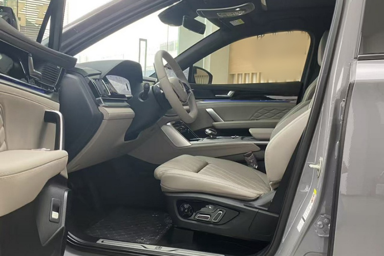 比亚迪 唐新能源 2025款 DM-i 115KM 旗舰型中控内饰7004