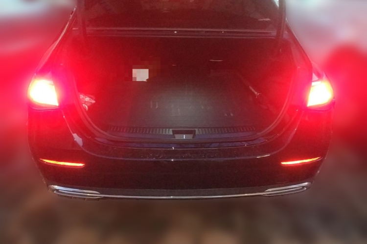 奔驰E级新能源 2024款 E 350 e L 插电式混合动力轿车中控内饰23