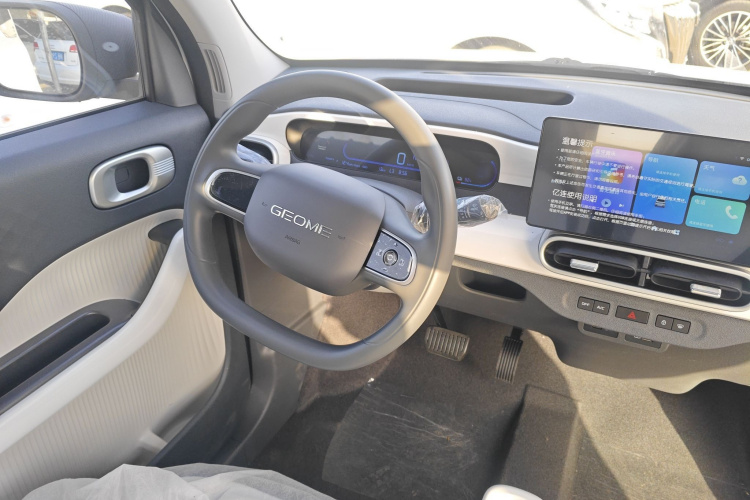 吉利银河 熊猫 2025款 210km 元气熊中控内饰13