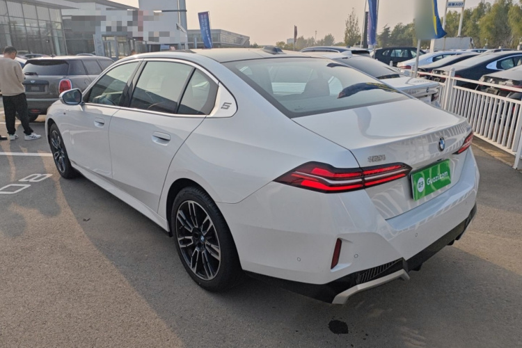 宝马5系 2024款 525Li M运动套装车身外观4