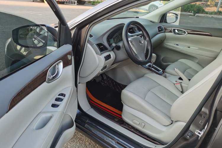 日产 轩逸 2012款 1.6XE CVT舒适版中控内饰7001