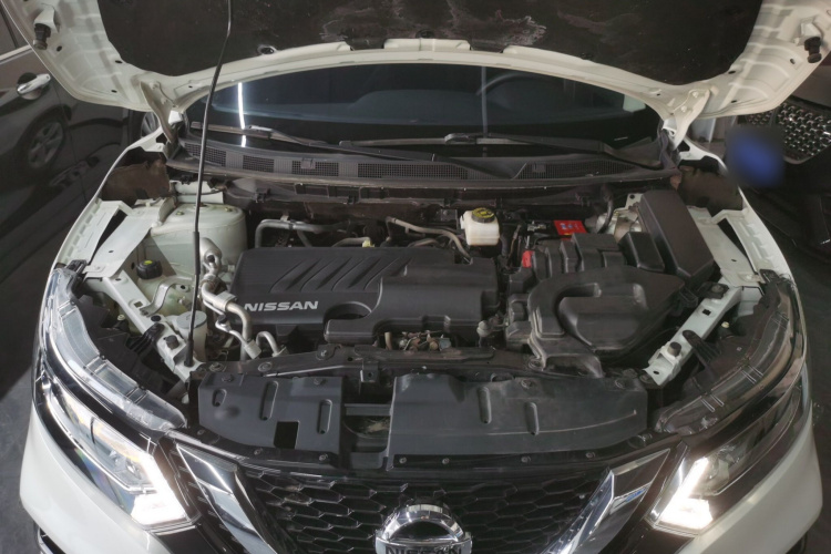 日产 逍客 2019款 2.0L CVT智享版机舱底盘24