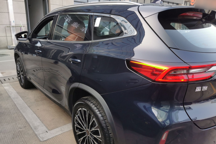 星途凌云 2025款 300T 两驱星耀版车身外观4