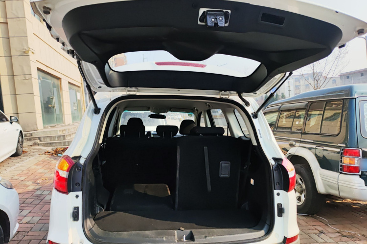 SWM斯威汽车 SWM斯威X7 2020款 2.0L 手动冠军版 7座机舱底盘23