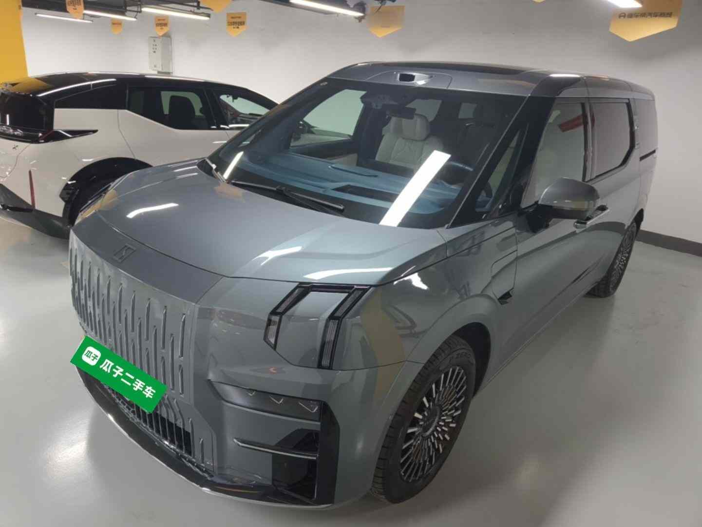 极氪009 2024款 七座过道版 108kWh(2)