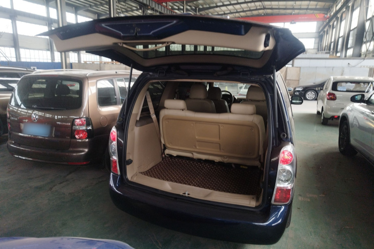 别克GL8 2014款 2.4L 经典版机舱底盘23