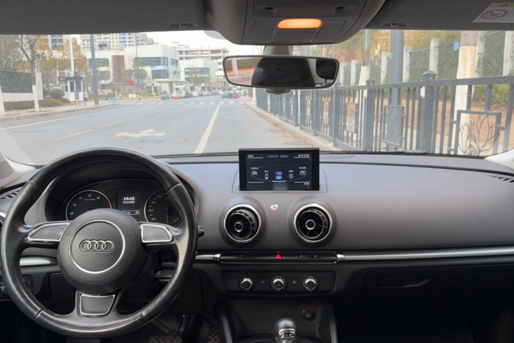 奥迪A3 2016款 Limousine 35 TFSI 进取型中控内饰7004
