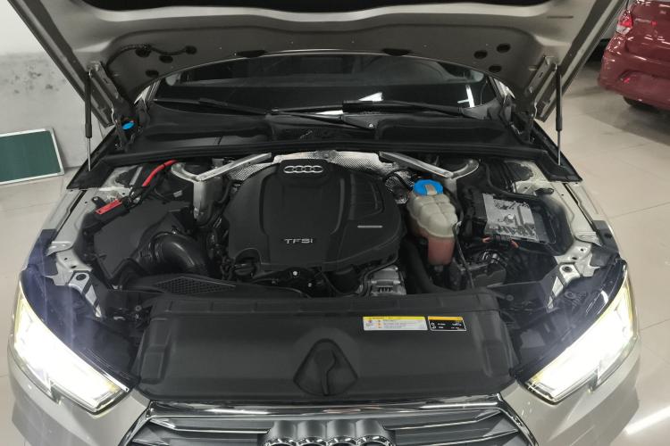 奥迪A4L 2018款 30周年年型 45 TFSI quattro 个性运动版机舱底盘24