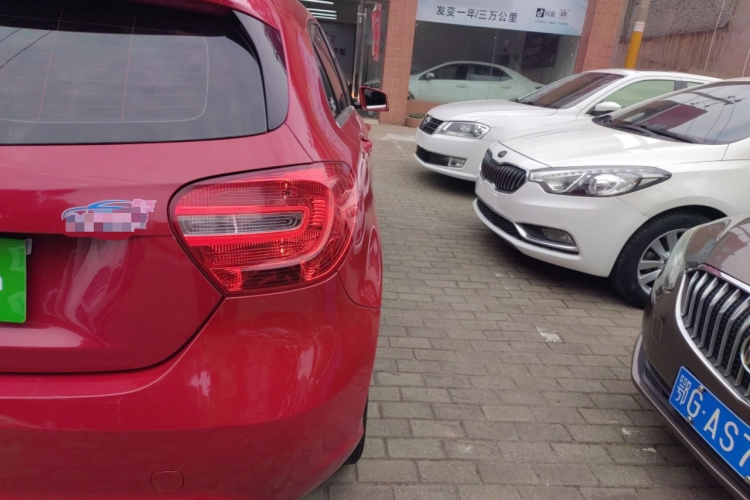 奔驰A级(进口) 2015款 A 180 标准型车身外观9