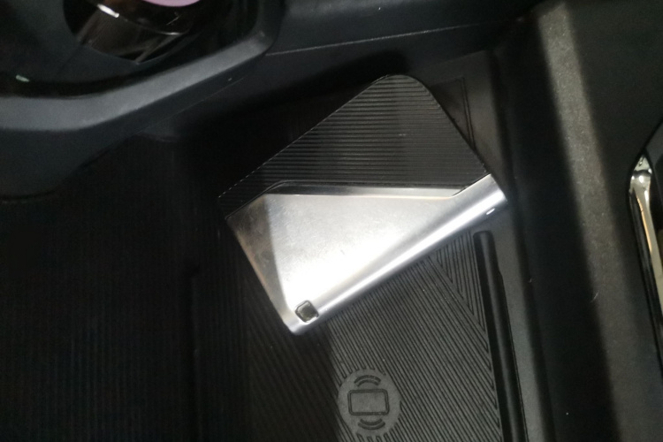 领克01 2023款 1.5TD EM-F PM中控内饰7001