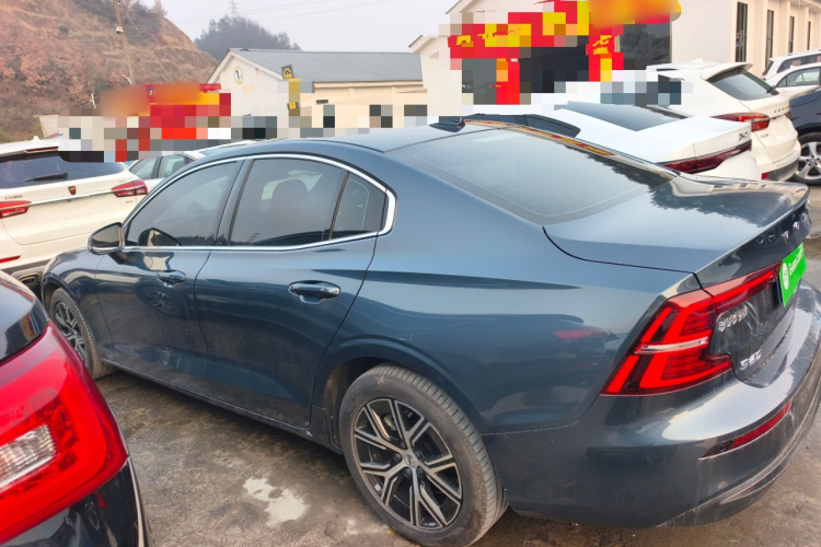 沃尔沃S60 2023款 B4 智逸豪华版车身外观4