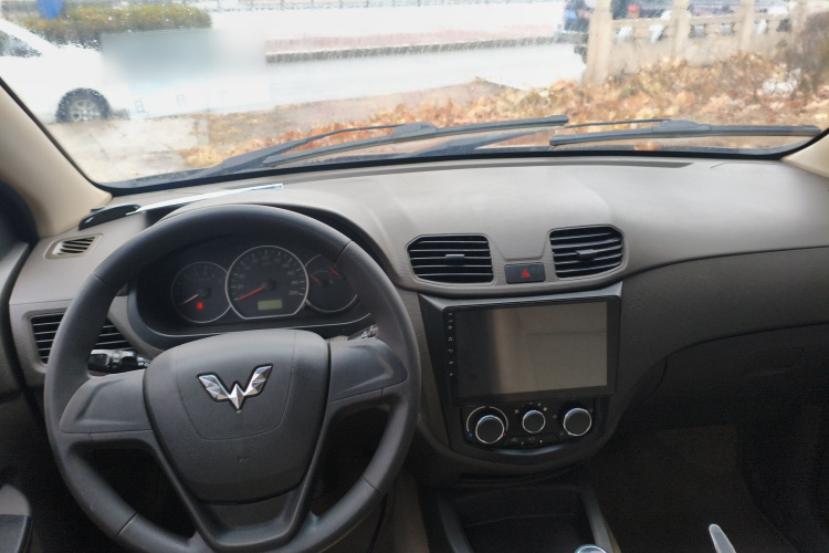 五菱汽车 五菱宏光 2014款 1.2L S标准型国IV中控内饰7002