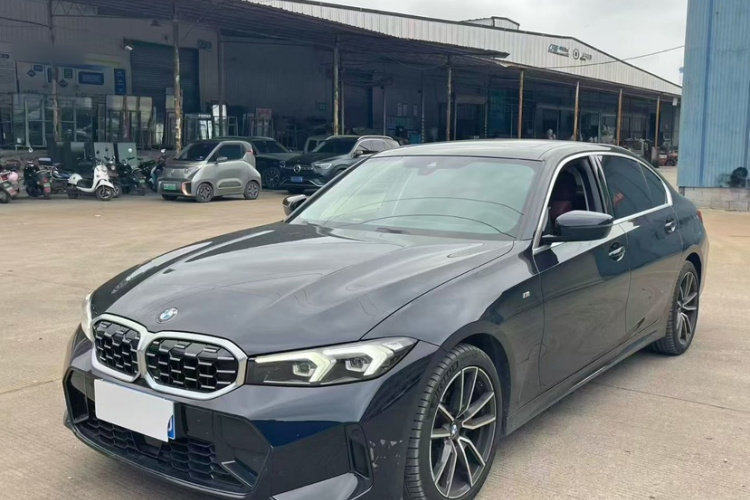 宝马3系 2025款 325Li M运动套装车身外观1