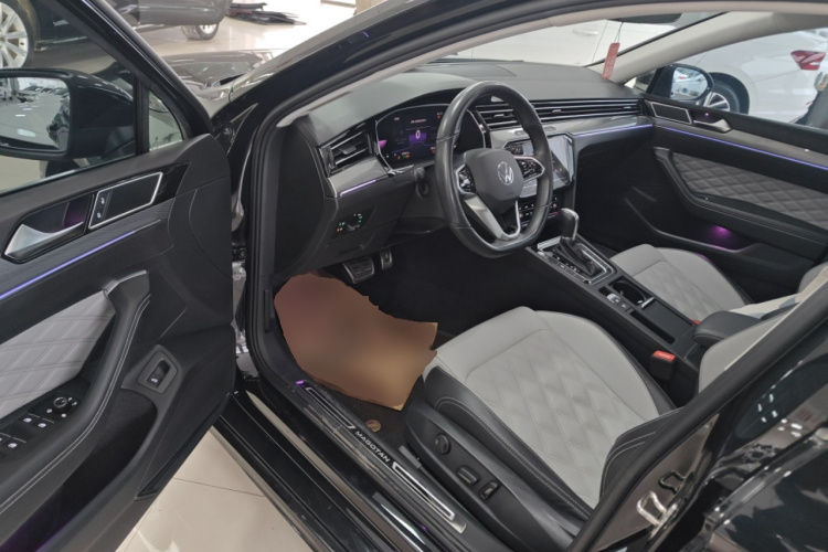 大众 迈腾 2023款 200万辆纪念版 330TSI DSG领先型中控内饰7003