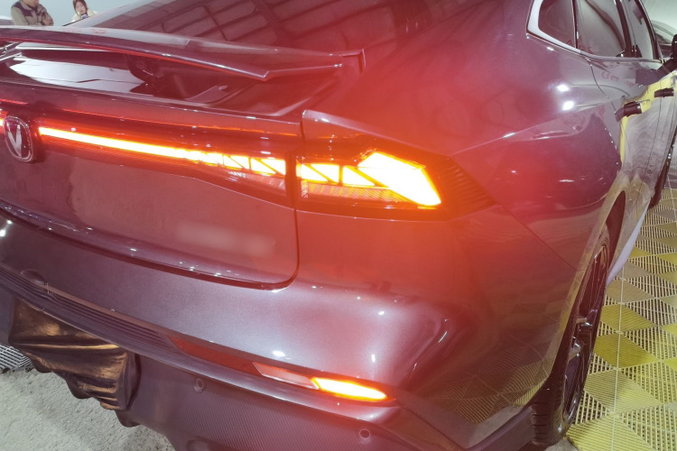 长安UNI-V 2024款 1.5T 尊贵型车身外观9