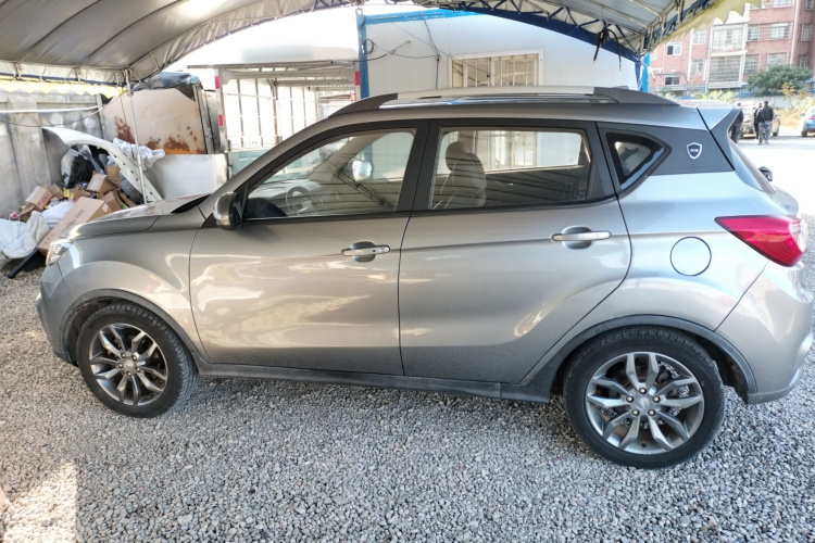 陆风X2 2017款 1.6L 自动铂锐版车身外观4