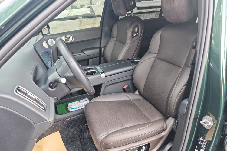 理想汽车 理想L9 2022款 Max中控内饰7006