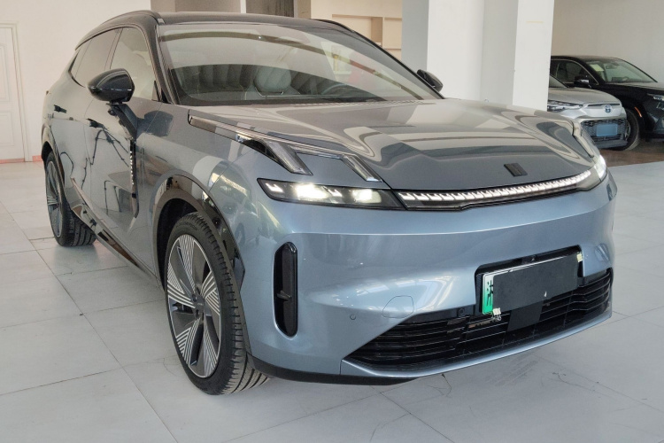 领克08 EM-P 2025款 220km 四驱性能Halo车身外观3