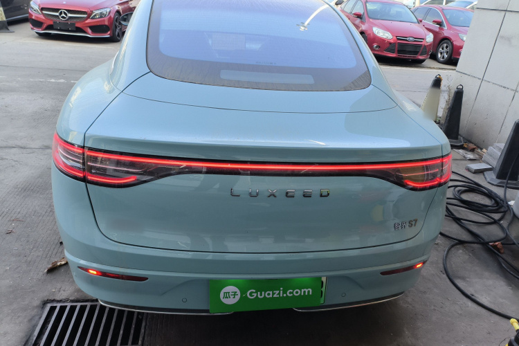 鸿蒙智行 智界S7 2025款 705km Pro车身外观6004