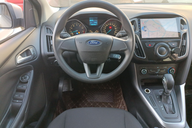 福特 福克斯 2015款 两厢 1.6L 自动舒适型中控内饰13