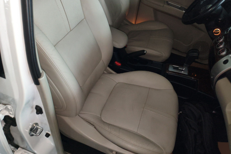 三菱 帕杰罗·劲畅 2013款 3.0L 自动两驱豪华版局部细节41