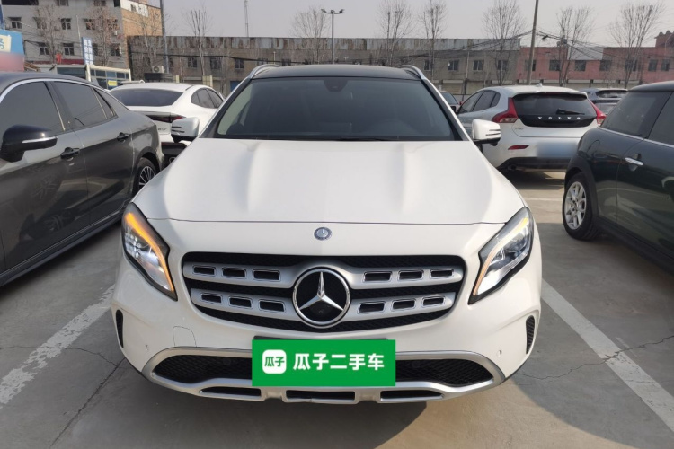 奔驰GLA 2018款 GLA 200 时尚型车身外观2