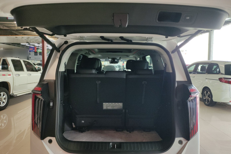 广汽传祺 传祺M8 2024款 大师系列 400T 至尊版机舱底盘23