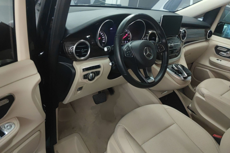 奔驰V级 2016款 V 260 领航版中控内饰7003