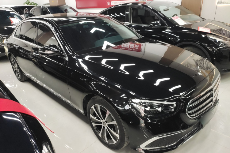 奔驰E级新能源 2023款 E 350 e L 插电式混合动力轿车车身外观3