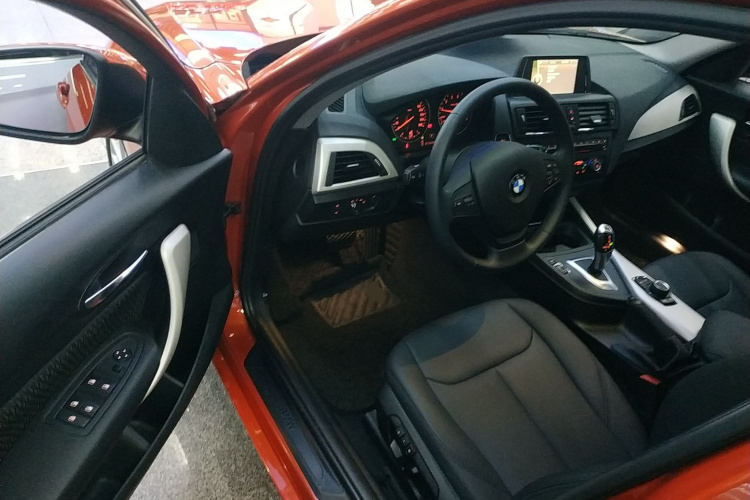 宝马1系(进口) 2013款 改款 118i 领先型中控内饰19