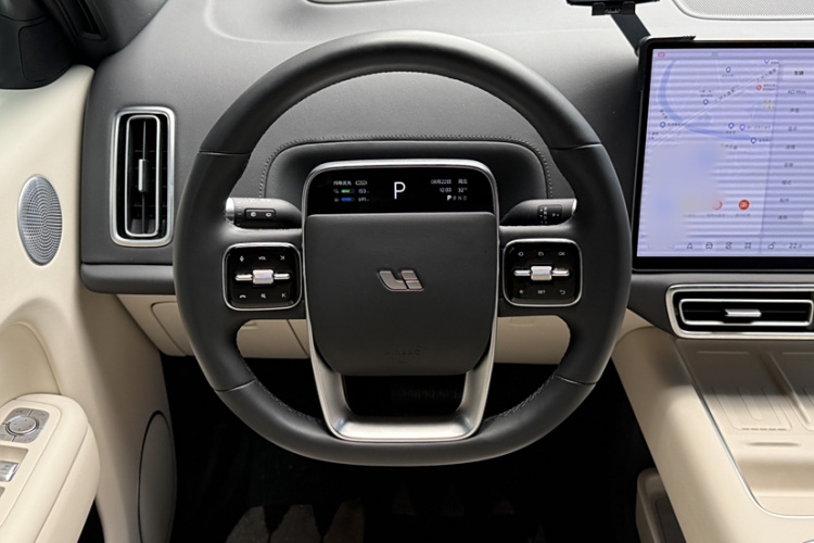 理想汽车 理想L9 2024款 Ultra中控内饰7010