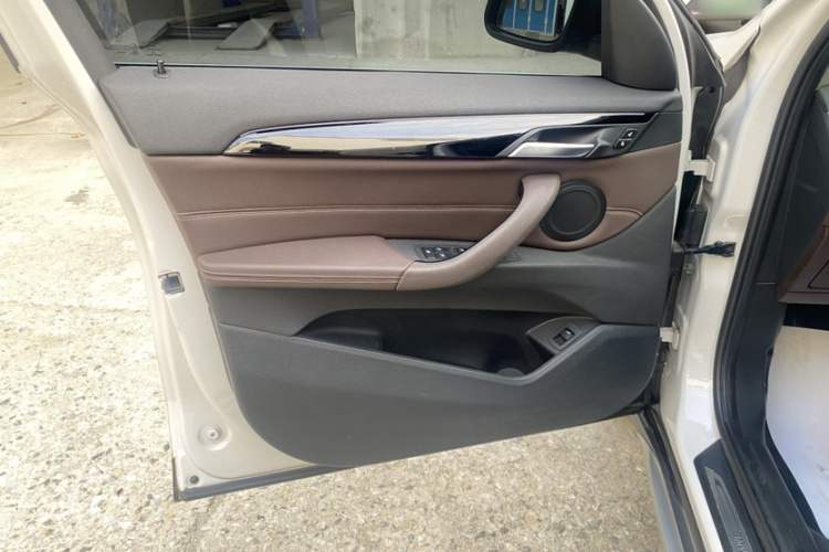 宝马X1 2020款 sDrive20Li 尊享型中控内饰7007