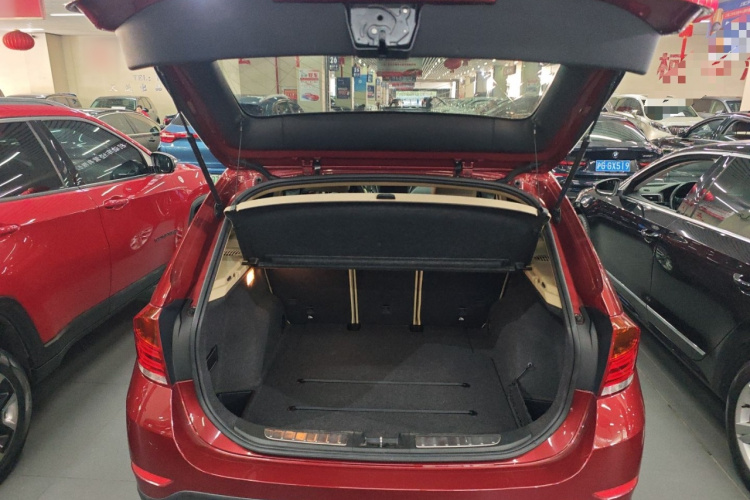 宝马X1 2014款 sDrive18i 领先型机舱底盘23