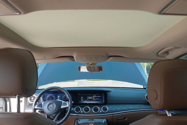 奔驰E级 2018款 改款 E 200 L 运动型中控内饰22