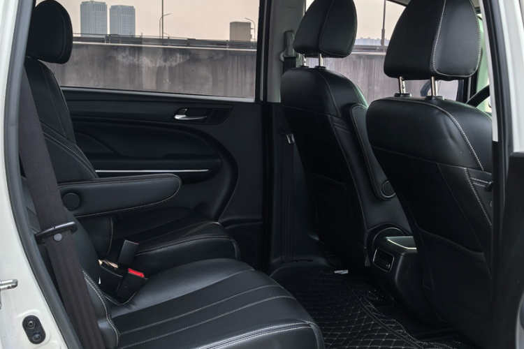 广汽传祺 传祺M6 2021款 270T DCT豪华版（七座）中控内饰7003