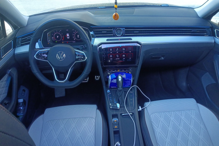 大众 迈腾 2023款 200万辆纪念版 330TSI DSG豪华型中控内饰12