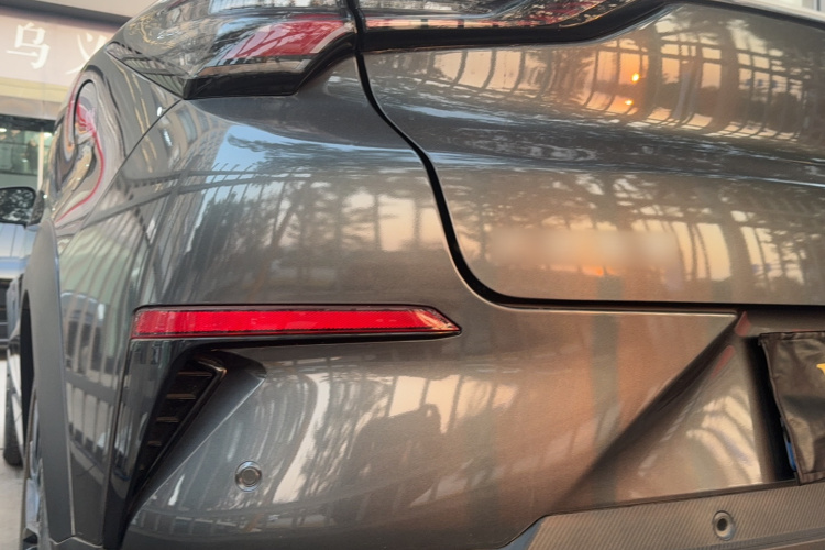 长安UNI-T 2022款 1.5T 尊贵型车身外观6003