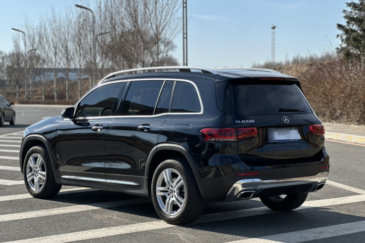 奔驰GLB 2023款 GLB 220 动感型车身外观6002