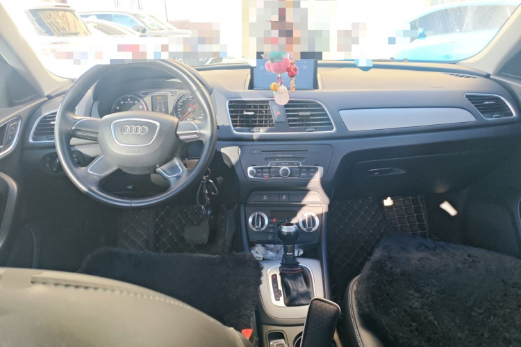 奥迪Q3 2013款 35 TFSI 进取型中控内饰12