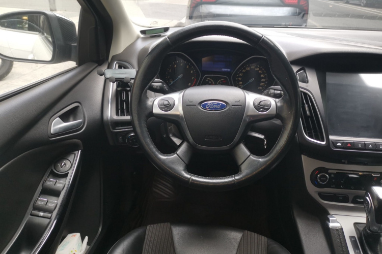 福特 福克斯 2012款 两厢 2.0L 自动豪华运动型局部细节13