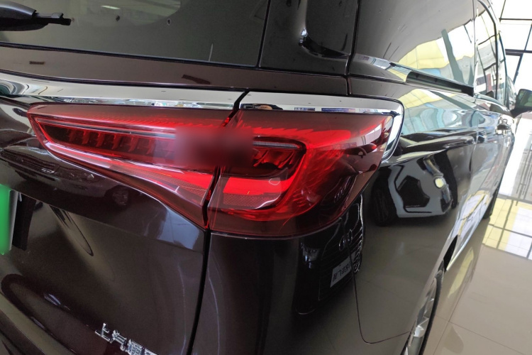 别克GL8 2022款 Avenir艾维亚 七座亲礼版车身外观6001