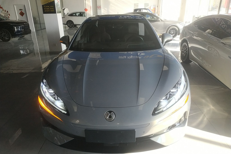 腾势Z9GT 2024款 1100四驱Ultra版车身外观2