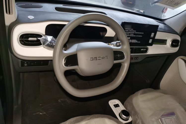 吉利银河 2025款 210km 熊猫卡丁中控内饰13