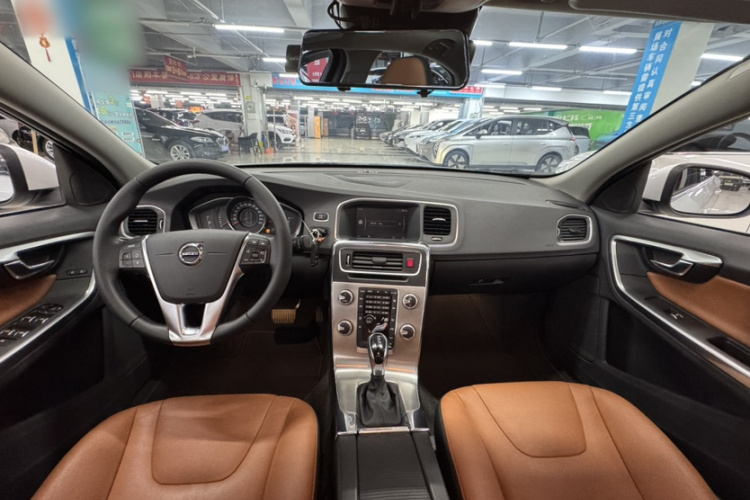 沃尔沃S60 2019款 S60L 改款 T5 智进进阶版中控内饰7009