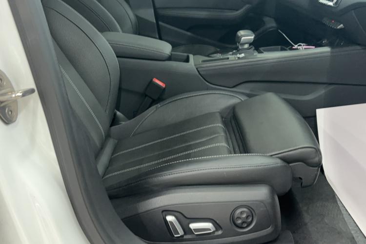 奥迪A4L 2024款 40 TFSI 豪华动感型局部细节41