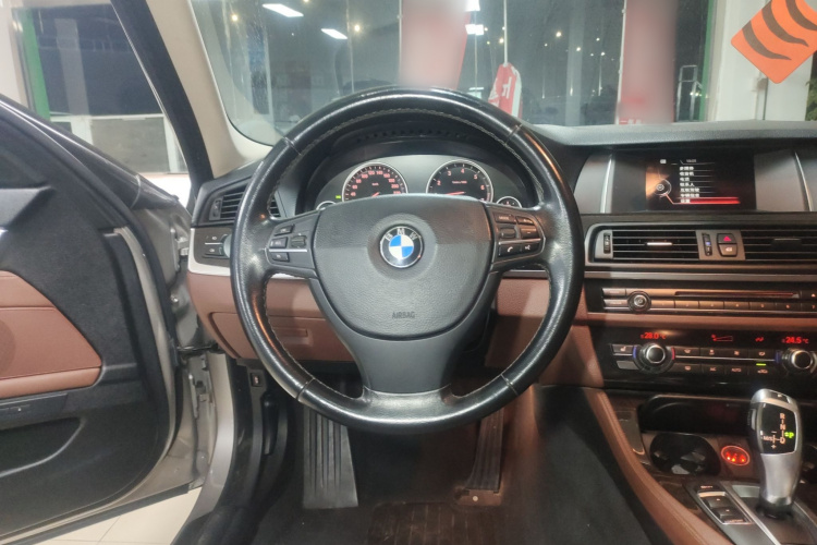 宝马5系 2014款 525Li 领先型中控内饰13