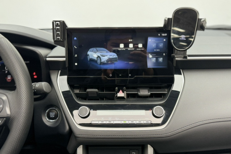 丰田 锋兰达 2024款 2.0L CVT领先版中控内饰7002